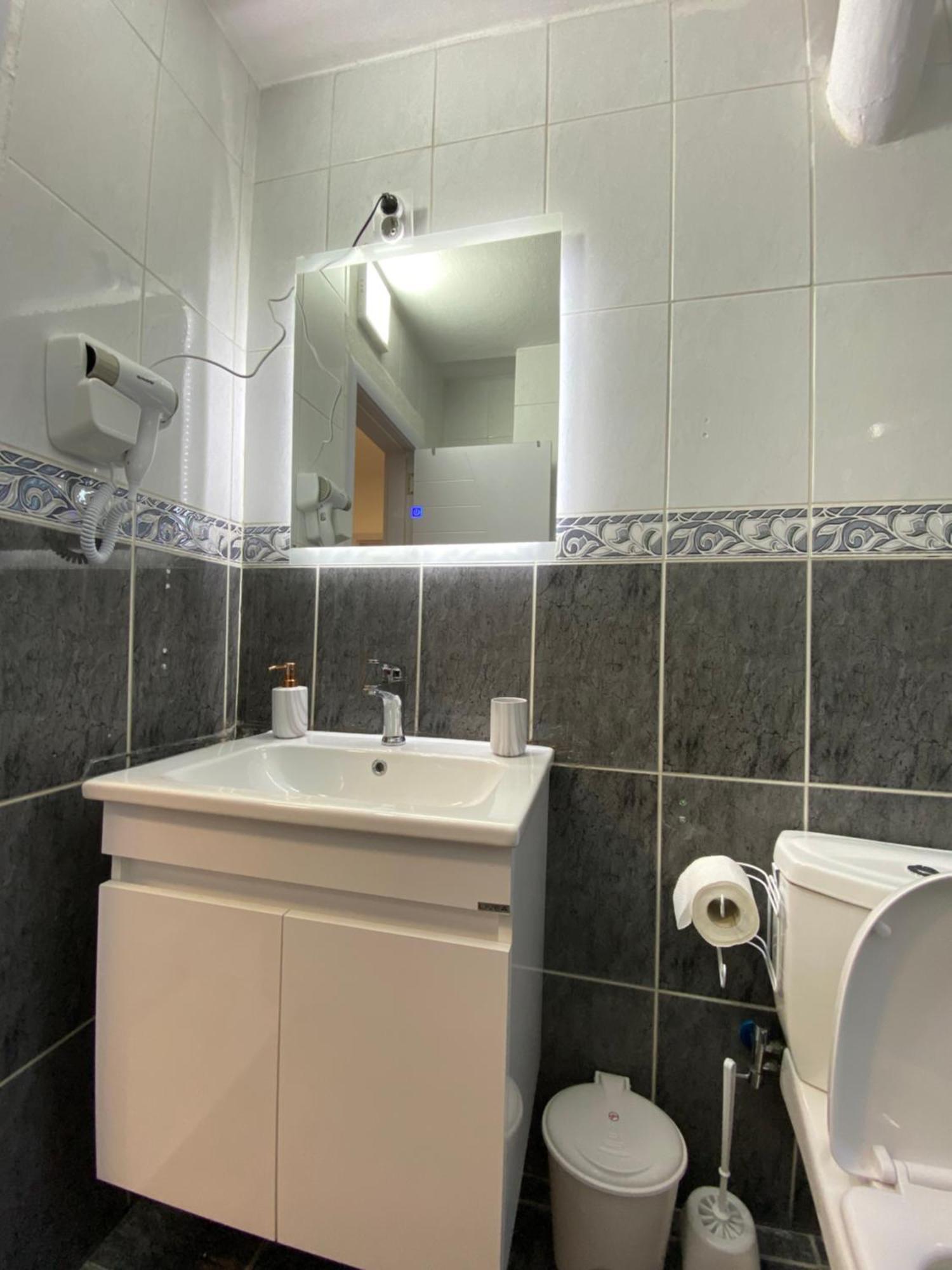 Hotspot Apartments - City Center Priştine Dış mekan fotoğraf