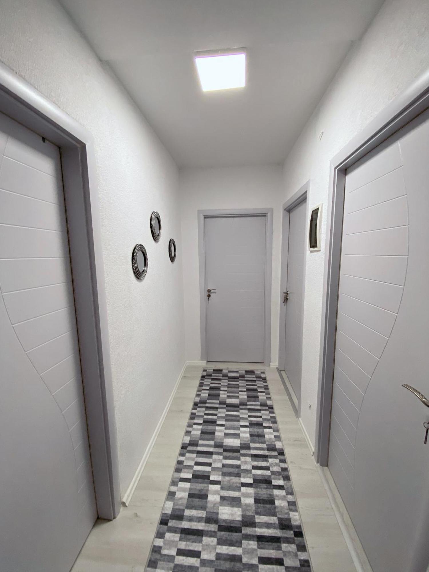 Hotspot Apartments - City Center Priştine Dış mekan fotoğraf