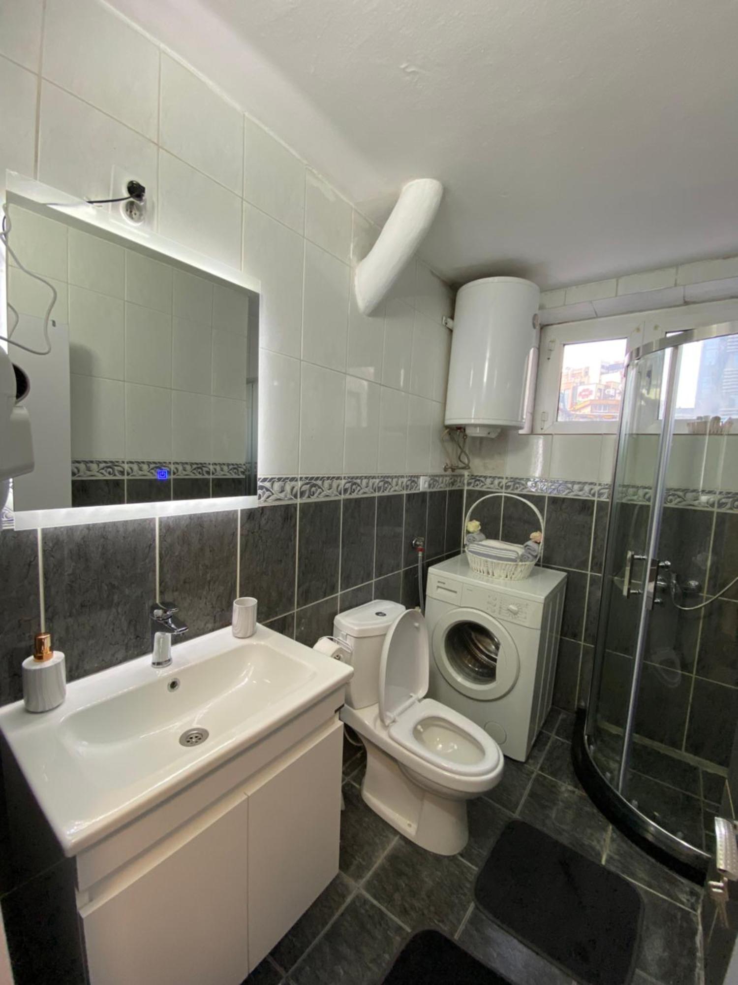 Hotspot Apartments - City Center Priştine Dış mekan fotoğraf