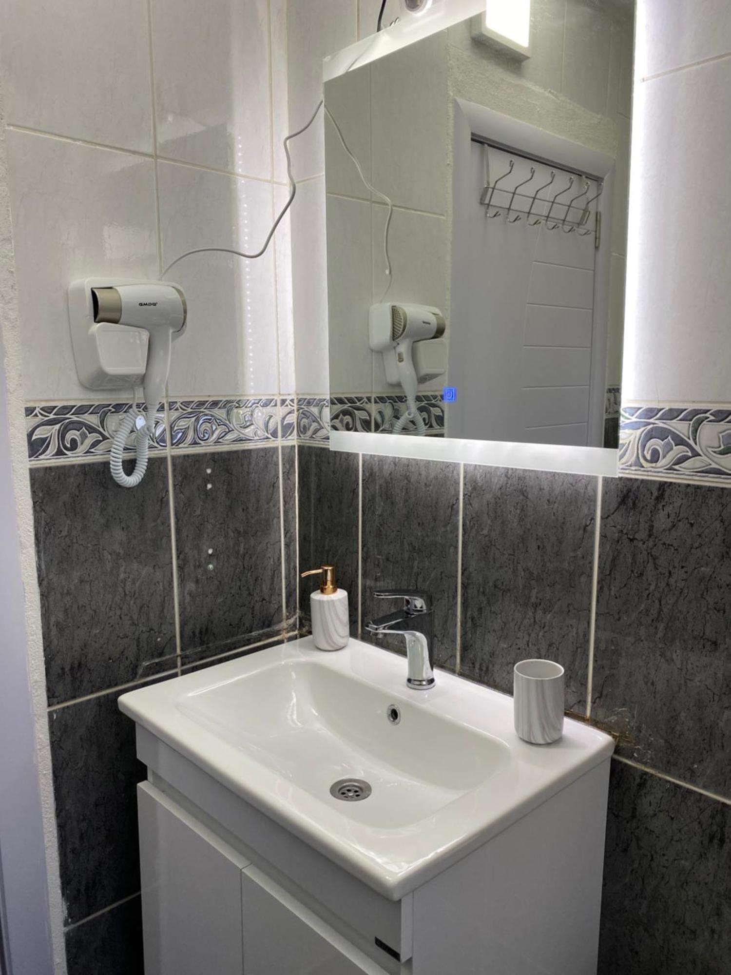 Hotspot Apartments - City Center Priştine Dış mekan fotoğraf